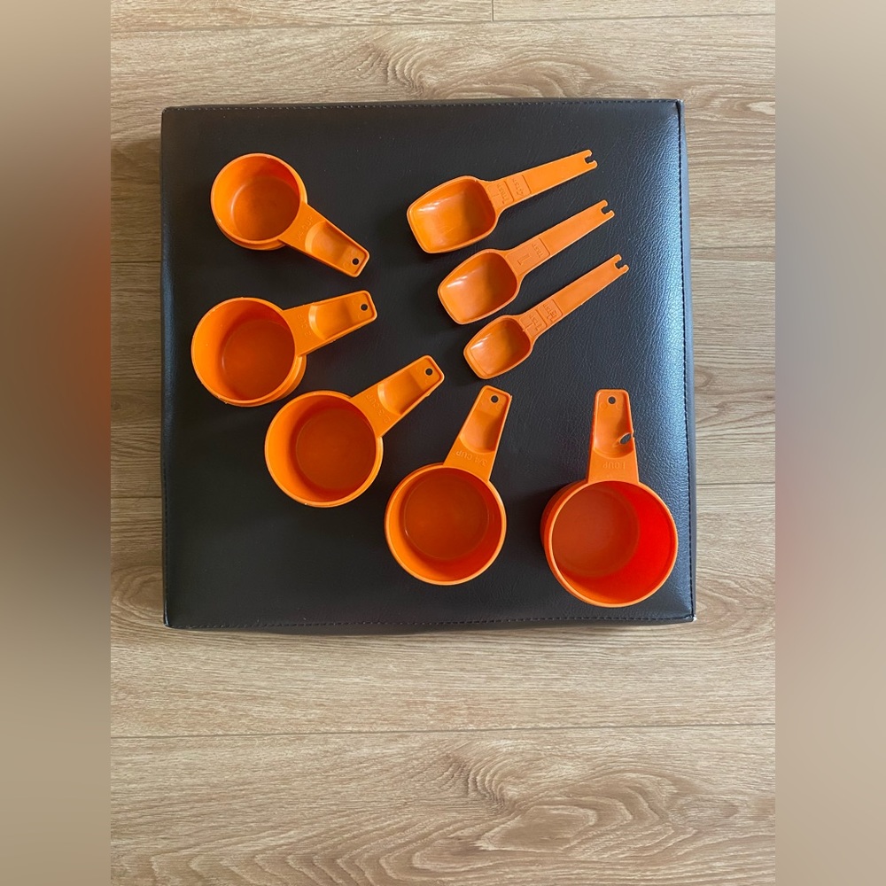 Vintage Tupperware Measuring Cups & Spoons (8 pieces)